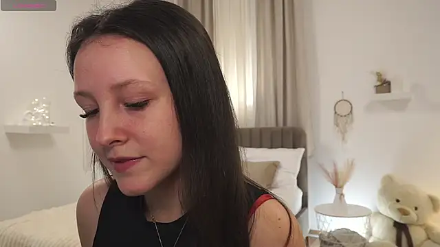 Snapshot of Miss_sindy11 chatting on February 12, 8:53 am Miss sindy11 online show from February 12, 8:53 am