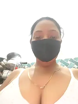 Hot-Tinaa online show from March 6, 4:03 pm