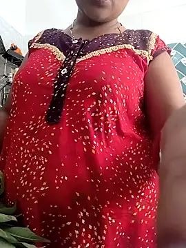 Snapshot of Hot-Tinaa chatting on May 7, 9:25 am Hot-Tinaa online show from May 7, 9:25 am