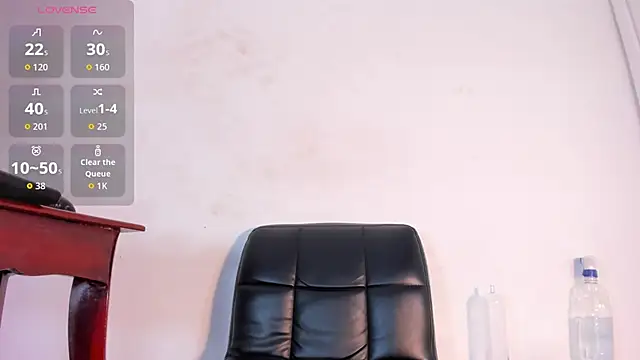 Snapshot of naughtylizeth_ chatting on April 7, 8:42 pm naughtylizeth online show from April 7, 8:42 pm