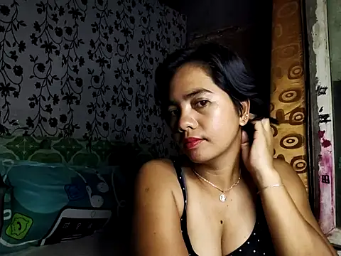 Snapshot of LoveSammantha24xxx chatting on April 25, 7:11 pm LoveSammantha24xxx online show from April 25, 7:11 pm