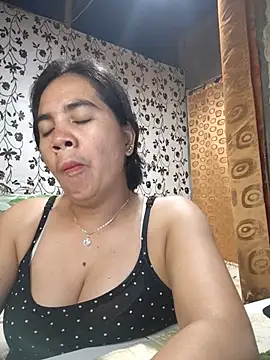 Snapshot of LoveSammantha24xxx chatting on July 10, 5:23 am LoveSammantha24xxx online show from July 10, 5:23 am