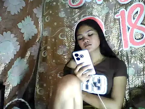 Snapshot of PinaySkinnyJust18 chatting on February 14, 11:23 pm PinaySkinnyJust18 online show from February 14, 11:23 pm