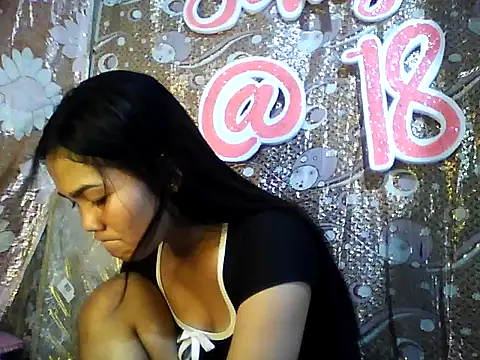 Snapshot of PinaySkinnyJust18 chatting on February 19, 10:11 am PinaySkinnyJust18 online show from February 19, 10:11 am