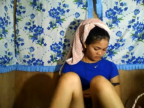 PinaySkinnyJust18 online show from April 15, 9:27 am