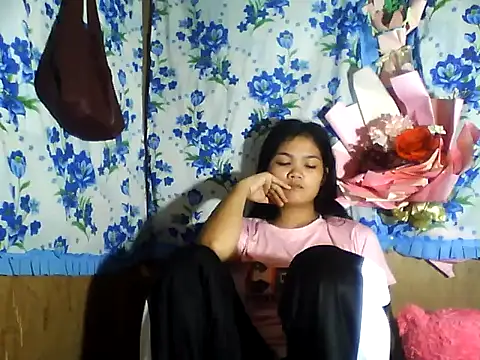 PinaySkinnyJust18 online show from May 25, 9:54 pm