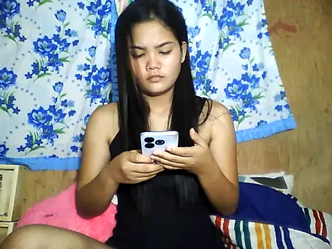 Snapshot of PinaySkinnyJust18 chatting on June 10, 11:03 pm PinaySkinnyJust18 online show from June 10, 11:03 pm