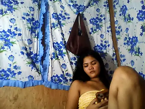 Snapshot of PinaySkinnyJust18 chatting on June 27, 10:20 am PinaySkinnyJust18 online show from June 27, 10:20 am