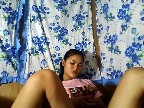 Snapshot of PinaySkinnyJust18 chatting on June 30, 10:27 am PinaySkinnyJust18 online show from June 30, 10:27 am