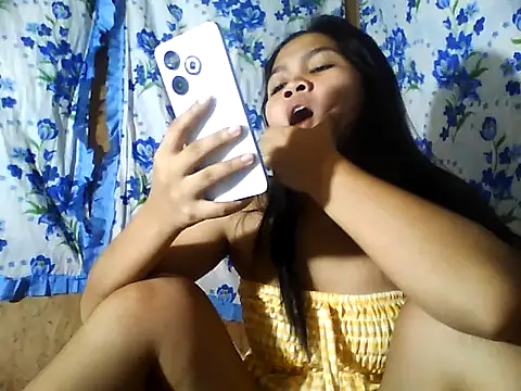 Snapshot of PinaySkinnyJust18 chatting on July 4, 10:10 am PinaySkinnyJust18 online show from July 4, 10:10 am