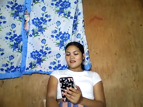 Snapshot of PinaySkinnyJust18 chatting on July 12, 4:25 am PinaySkinnyJust18 online show from July 12, 4:25 am