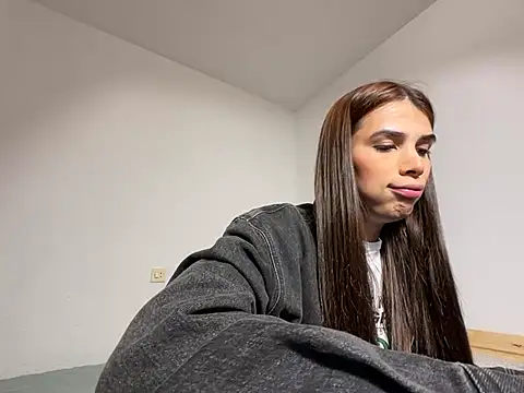 Snapshot of Lily_WellGifted chatting on May 18, 8:14 pm Lily WellGifted online show from May 18, 8:14 pm
