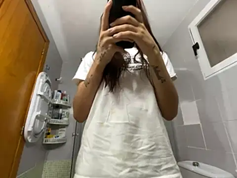 Snapshot of Lily_WellGifted chatting on June 7, 12:42 pm Lily WellGifted online show from June 7, 12:42 pm