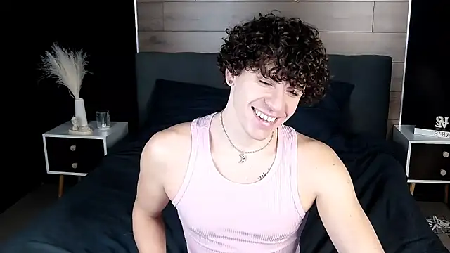 Snapshot of TylerGibson chatting on February 10, 7:51 pm TylerGibson online show from February 10, 7:51 pm