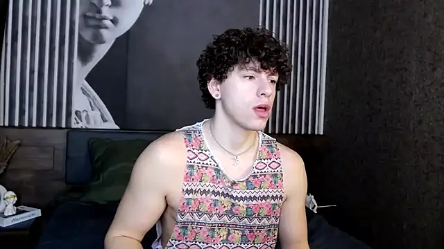 Snapshot of TylerGibson chatting on February 18, 3:02 am TylerGibson online show from February 18, 3:02 am