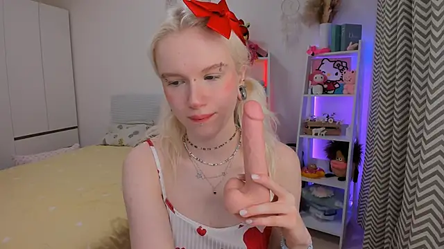 Snapshot of Mia_WaterFall chatting on February 3, 3:15 am Mia WaterFall online show from February 3, 3:15 am