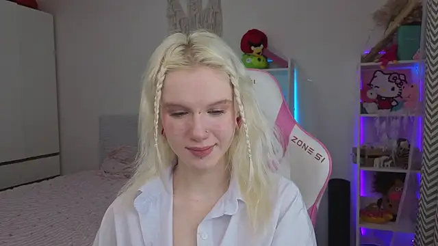 Mia WaterFall online show from April 3, 3:37 am