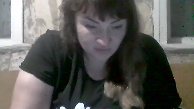 Snapshot of AllinaKis chatting on June 15, 6:43 pm AllinaKis online show from June 15, 6:43 pm