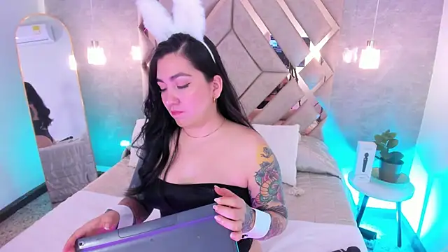 Snapshot of KathiaJenner chatting on February 11, 12:10 pm KathiaJenner online show from February 11, 12:10 pm