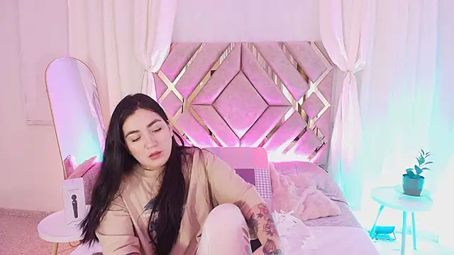 KathiaJenner online show from March 17, 1:36 pm