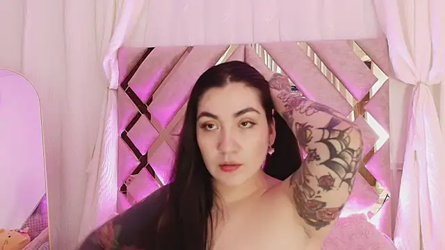 KathiaJenner online show from April 18, 4:22 pm