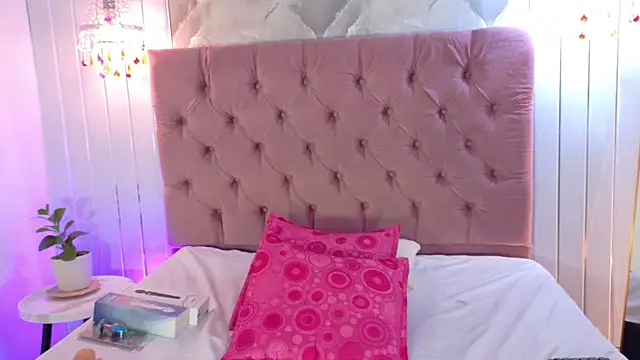 Snapshot of Gabby-Sweet chatting on June 13, 11:08 am Gabby-Sweet online show from June 13, 11:08 am