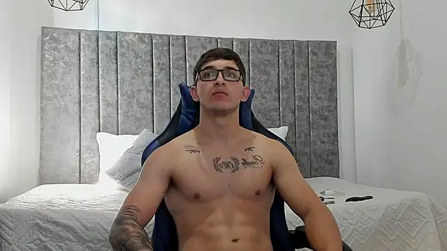 Snapshot of Calvin_Hunter chatting on February 4, 2:45 pm Calvin Hunter online show from February 4, 2:45 pm