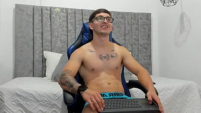 Snapshot of Calvin_Hunter chatting on February 7, 3:10 am Calvin Hunter online show from February 7, 3:10 am