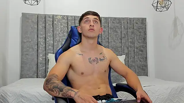 Snapshot of Calvin_Hunter chatting on February 8, 4:16 am Calvin Hunter online show from February 8, 4:16 am