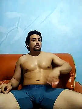 Snapshot of AxelWhitte chatting on February 12, 6:03 pm AxelWhitte online show from February 12, 6:03 pm