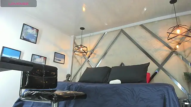 Snapshot of Dusan_Grey77 chatting on February 4, 4:07 am Dusan Grey77 online show from February 4, 4:07 am