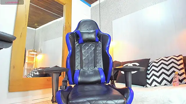 Snapshot of Dusan_Grey77 chatting on February 24, 3:59 am Dusan Grey77 online show from February 24, 3:59 am