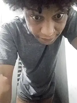 Snapshot of Vemsentir23cm chatting on February 28, 10:11 pm Vemsentir23cm online show from February 28, 10:11 pm