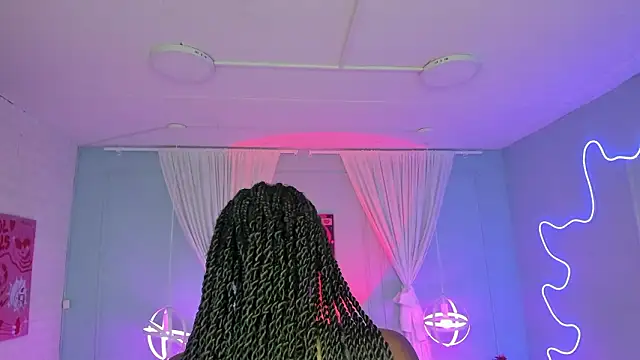 Snapshot of naomi_campell chatting on February 16, 7:32 pm naomi campell online show from February 16, 7:32 pm