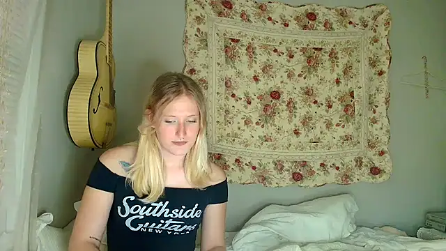 Snapshot of goddessalison chatting on June 12, 1:48 am goddessalison online show from June 12, 1:48 am