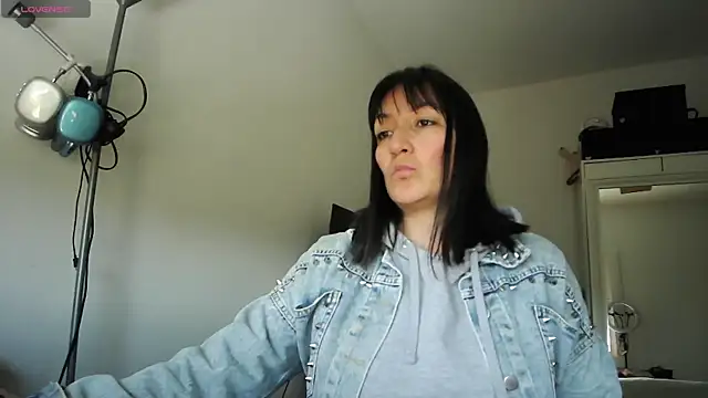 Yulian Milf online show from March 30, 12:39 pm