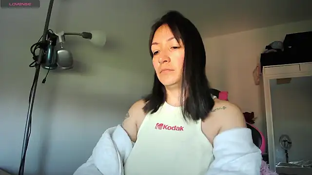 Snapshot of Yulian_Milf chatting on April 25, 8:06 am Yulian Milf online show from April 25, 8:06 am