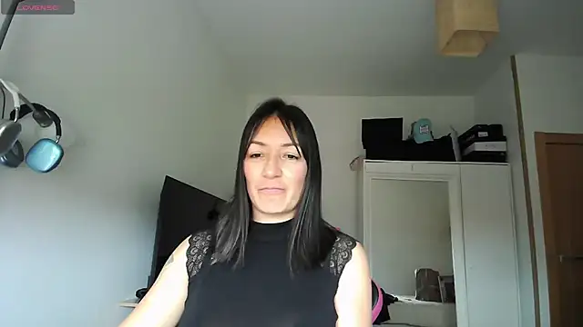 Snapshot of Yulian_Milf chatting on May 2, 11:26 am Yulian Milf online show from May 2, 11:26 am