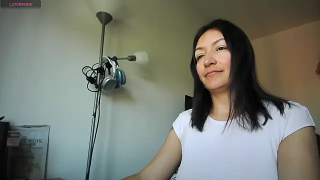 Snapshot of Yulian_Milf chatting on May 28, 9:17 am Yulian Milf online show from May 28, 9:17 am