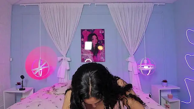 Snapshot of Dany_Moon_ chatting on February 10, 3:32 am Dany Moon online show from February 10, 3:32 am