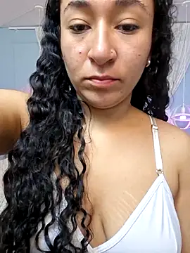 Snapshot of Dany_Moon_ chatting on February 18, 3:24 am Dany Moon online show from February 18, 3:24 am