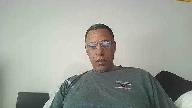 swimmer2496 online show from April 8, 7:58 pm