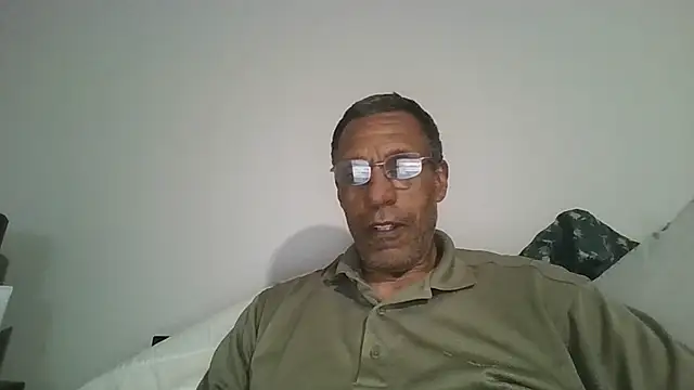 swimmer2496 online show from April 20, 12:57 am