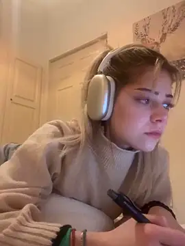 MelliMoon online show from March 6, 4:58 pm