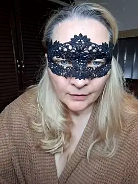 Snapshot of MaskedQueen77 chatting on May 9, 11:48 am MaskedQueen77 online show from May 9, 11:48 am