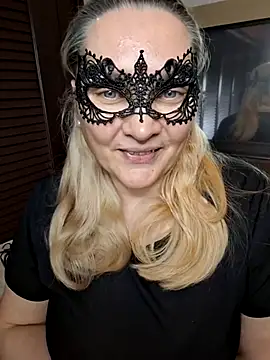 Snapshot of MaskedQueen77 chatting on May 11, 3:29 pm MaskedQueen77 online show from May 11, 3:29 pm