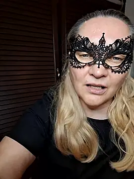 Snapshot of MaskedQueen77 chatting on May 11, 4:04 pm MaskedQueen77 online show from May 11, 4:04 pm