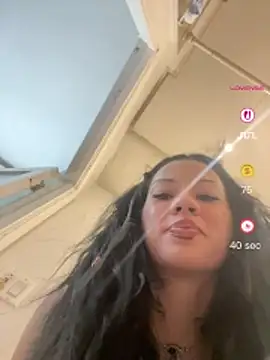 Snapshot of luxxlola chatting on May 23, 3:05 pm luxxlola online show from May 23, 3:05 pm