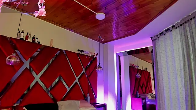 Lucia 24x online show from March 6, 12:12 pm