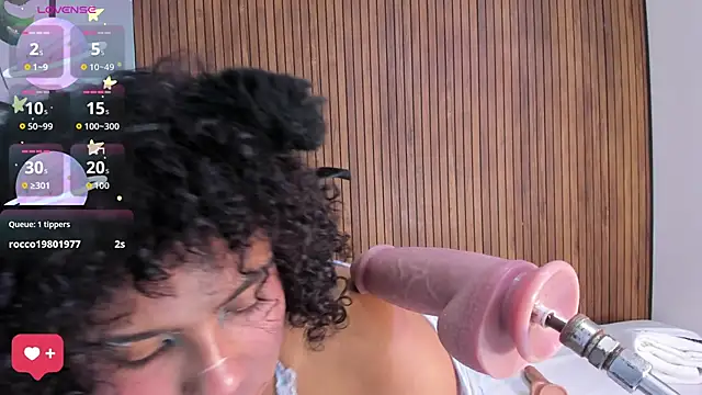 sexy curlylady online show from April 11, 12:04 am